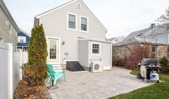 13 Lucas Ave, Newport, RI 02840