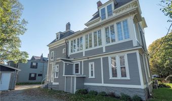 8 Cottage St 1, Newport, RI 02840