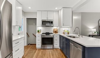 6927 FERN Ln, Annandale, VA 22003
