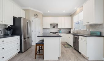 61 Schooner Cove Ln, Narragansett, RI 02882