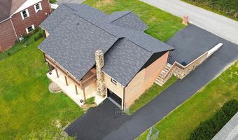 413 TANGLEWOOD Dr, Princeton, WV 24740