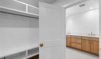 76 Warren Ave, Middletown, RI 02842