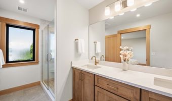 1991 SE 2ND St, Astoria, OR 97103