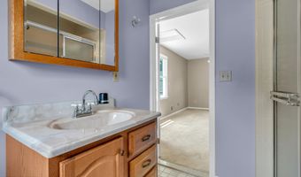 833 Lincoln St, Middletown, NJ 07748