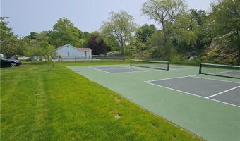 15 Hammersmith Rd 33, Newport, RI 02840