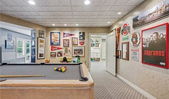 520 Bristol Dr, Aurora, OH 44202