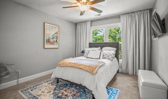 70 Dolphin Point Dr, Beaufort, SC 29907