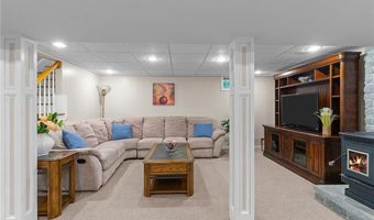 72 Winifred Ave, Warwick, RI 02889