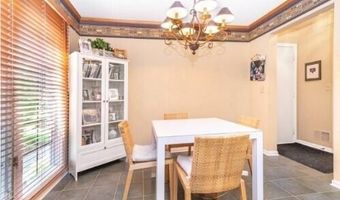 2734 Winter Garden Ct, Ann Arbor, MI 48105