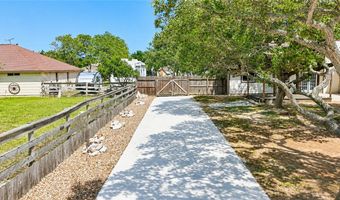 1402 S Saunders St, Aransas Pass, TX 78336