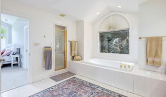 9304 WILDOAK Dr, Bethesda, MD 20814