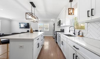 130 Deramo Pl, Bridgeport, CT 06606