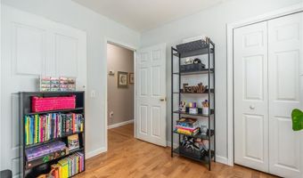 33 Wilbur Rd, Lincoln, RI 02865