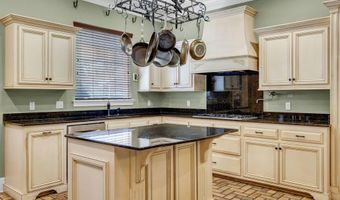 769 Mclane Ln, Biloxi, MS 39532