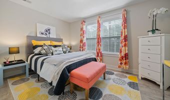 4 Harpoon Dr, Barnegat, NJ 08005