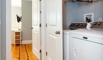 19 Eustis Ave, Newport, RI 02840