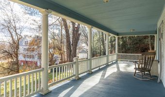 10 King St, Rockingham, VT 05101