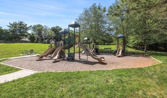 95 Idlebrook Ln, Aberdeen, NJ 07747