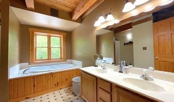 577 Schluersburg Rd, Augusta, MO 63332