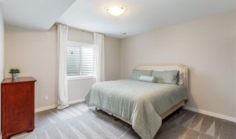 5467 Windrose Ln, Ames, IA 50014