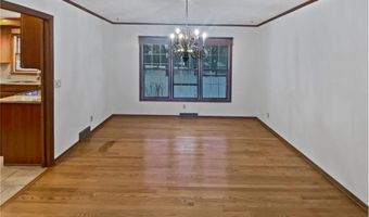 8906 138th Street Ct, Apple Valley, MN 55124