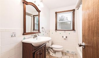 75 Hickory Dr, North Kingstown, RI 02852