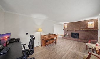 302 Village Cir, Altoona, IA 50009