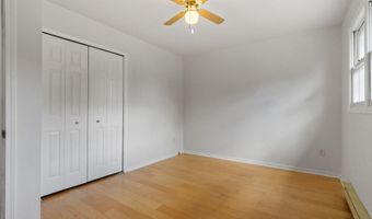 7 Hemlock Ln, Albany, NY 12208