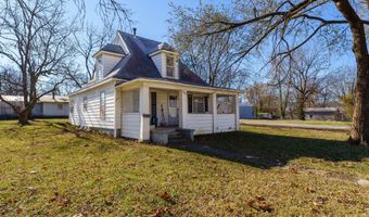 224 W Delta St, Aurora, MO 65605