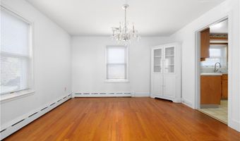 118 Wolcott Ave, Middletown, RI 02842