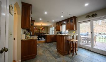 3 Old Dodgingtown Rd, Bethel, CT 06801