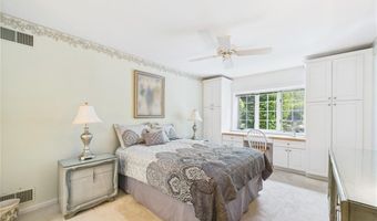 102 Pine Glen Dr, East Greenwich, RI 02818