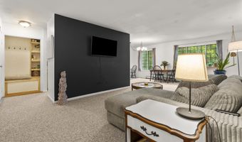 8 Carlisle Ct 8, Brookfield, CT 06804