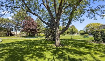 1570 W Goldengate Dr, Addison, IL 60101