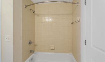 2001 15TH St N 319, Arlington, VA 22201