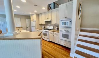 611 Wolcott Ave, Middletown, RI 02842
