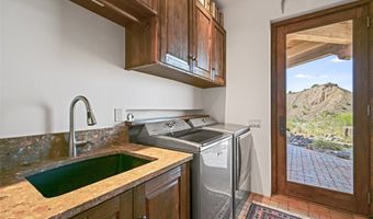 34 Rincon Canada, Abiquiu, NM 87510