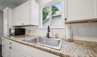 1809 East Dr, Bartlesville, OK 74006