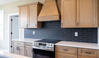 610 Ellis Cir, Adel, IA 50003