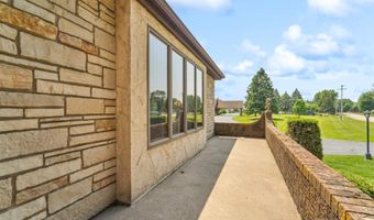 2213 SUNRISE Dr, Appleton, WI 54914
