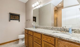 3205 Fieldstone Ct SE, Altoona, IA 50009