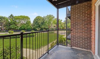 1227 S Old Wilke Rd 210, Arlington Heights, IL 60005