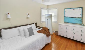 17 Wood Rd, Middletown, RI 02842