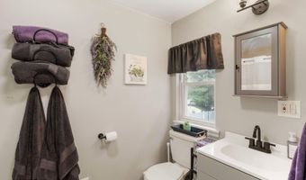 1317 Cable Ave, Beachwood, NJ 08722
