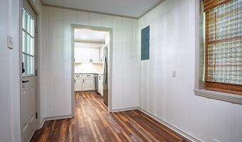 203 James St, Batesville, MS 38606