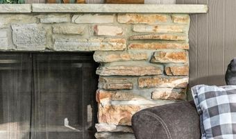 2512 N CHESTWOOD Ct, Appleton, WI 54911