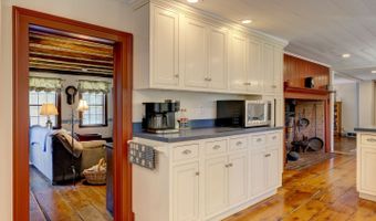 121 Sunset Ln, Berlin, CT 06037
