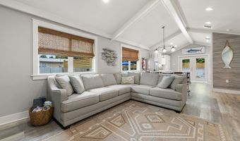 321 Saint George St, Bay St. Louis, MS 39520