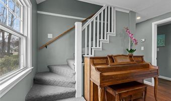 4 Sherbrooke Rd, Barrington, RI 02806