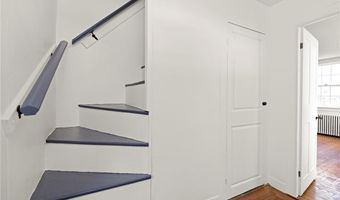 6 Baldwin Rd, Middletown, RI 02842